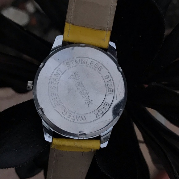 VERY RARE Minnie Holding Yellow Letter "A" Watch - Picture 4 of 7